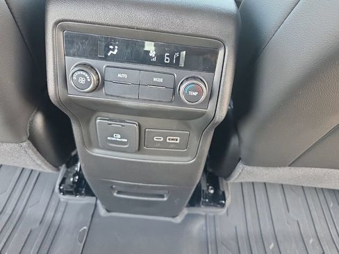 Used 2023 GMC Acadia SLT w/ LPO, Floor Liner Package AWD/4WD image 36