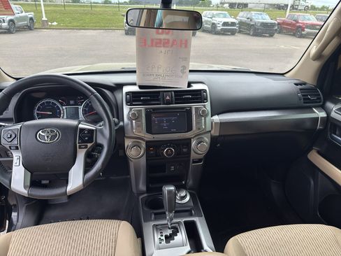 Used 2016 Toyota 4Runner SR5 AWD/4WD image 13