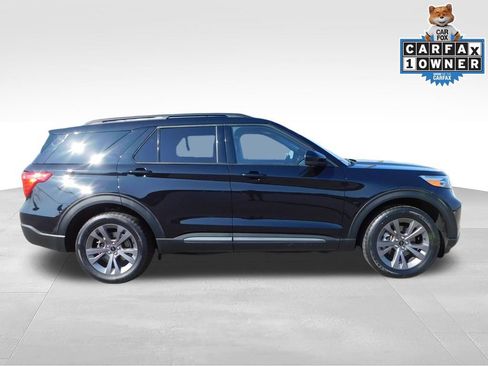 Used 2023 Ford Explorer XLT w/ Equipment Group 202A AWD/4WD image 2