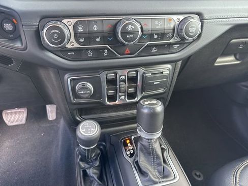 Used 2024 Jeep Wrangler Sahara image 11