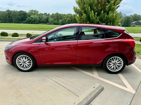 Used 2014 Ford Focus Titanium FWD image 3