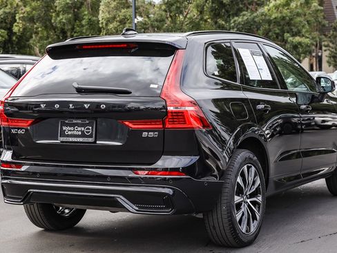 Used 2025 Volvo XC60 B5 Plus image 9