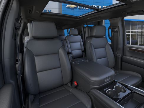 New 2026 Chevrolet Suburban Z71 w/ Z71 Off-Road Package AWD/4WD image 16