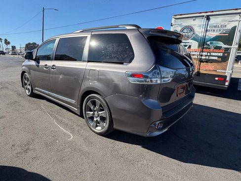 Used 2015 Toyota Sienna SE Premium image 13