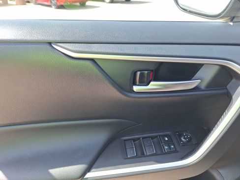 Used 2025 Toyota RAV4 XLE FWD image 17