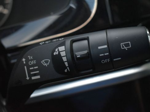 Used 2025 Nissan Pathfinder SV AWD/4WD image 24