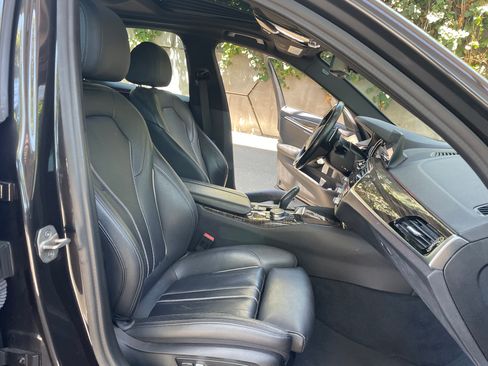 Used 2018 BMW 530e w/ Premium Package 2 RWD image 8