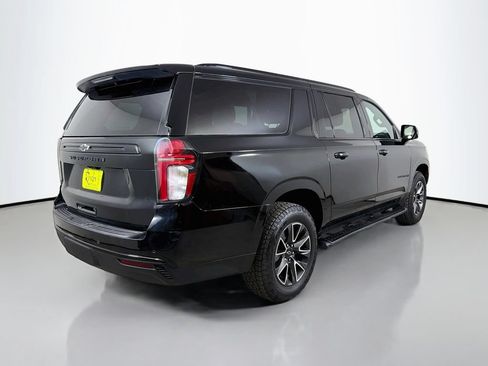 Used 2023 Chevrolet Suburban Z71 w/ Luxury Package AWD/4WD image 6