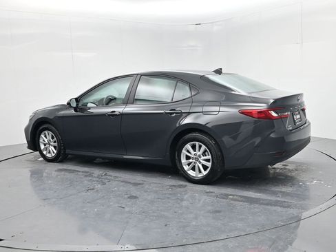 Used 2025 Toyota Camry LE image 5