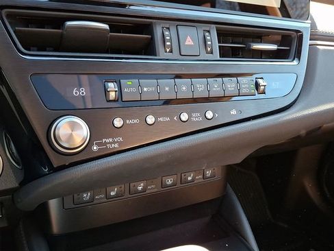 Used 2025 Lexus ES 350 w/ Premium Package image 16