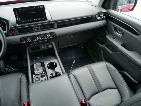 Certified 2023 Honda Pilot Touring image 11