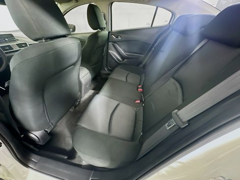 Used 2015 MAZDA MAZDA3 i SV FWD image 24