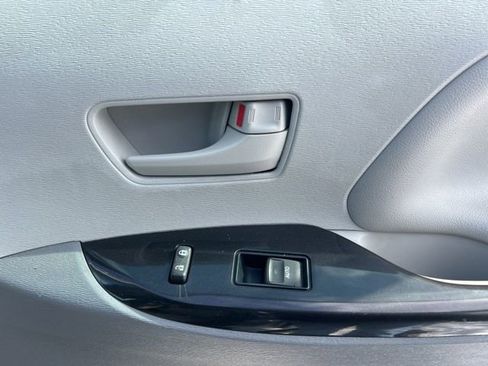 Used 2011 Toyota Sienna LE w/ Towing Pkg image 31