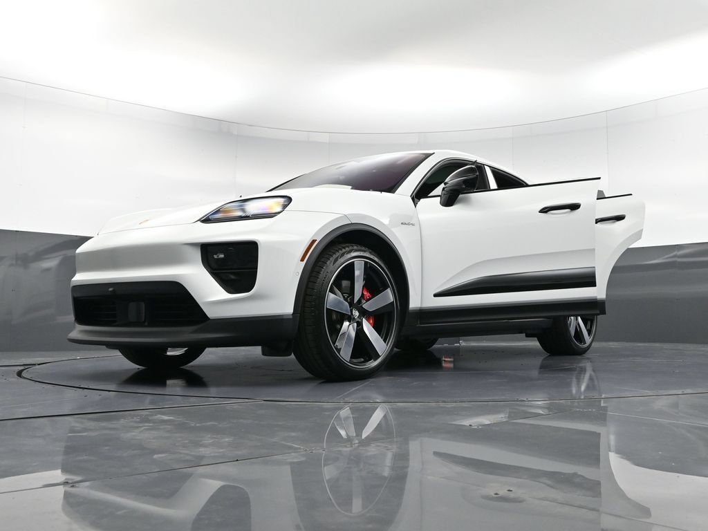 Certified 2025 Porsche Macan 4S Electric AWD/4WD image 41