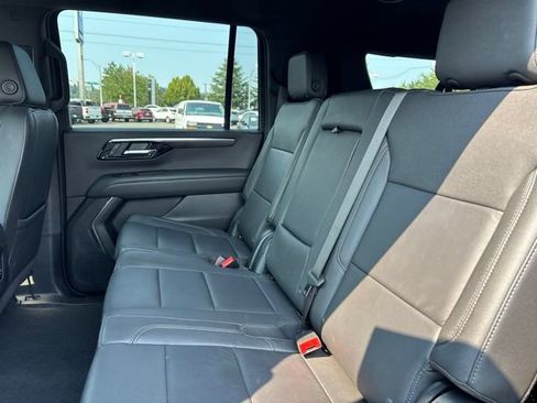 Used 2025 Chevrolet Suburban Z71 AWD/4WD image 33
