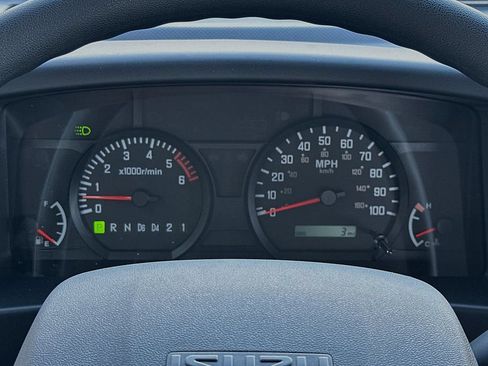 Used 2024 Isuzu NPR RWD image 17