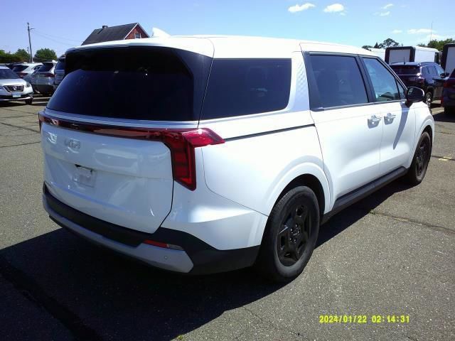 Used 2025 Kia Carnival FWD image 4