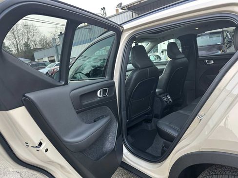 Used 2025 Volvo XC40 B5 Ultra w/ Climate Package image 16