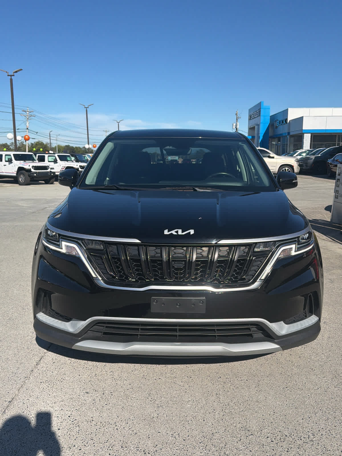 Used 2024 Kia Carnival LX FWD image 3