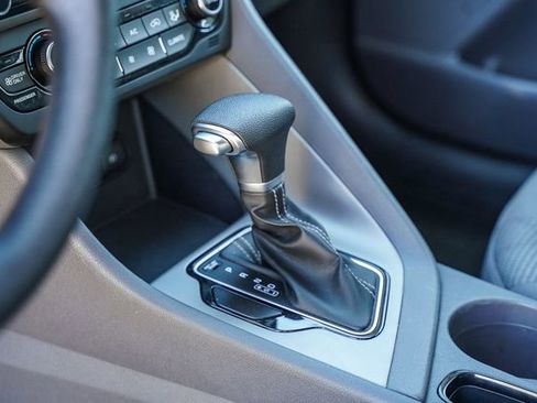 Certified 2022 Kia Niro LX image 20