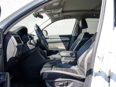 Used 2023 Volkswagen Atlas SEL Premium image 17