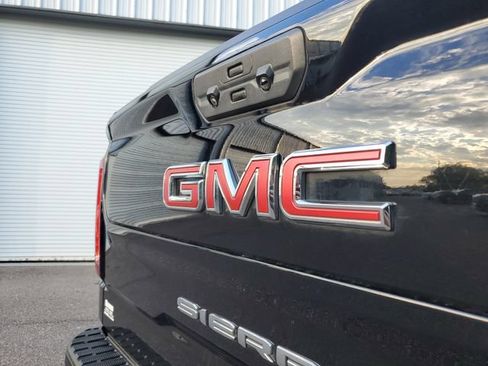 Used 2024 GMC Sierra 1500 AT4 w/ Technology Package AWD/4WD image 6