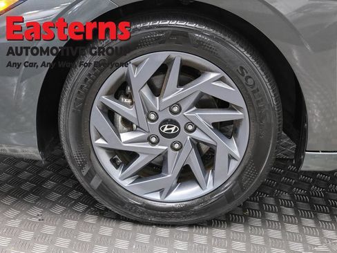 Used 2024 Hyundai Elantra SEL FWD image 31