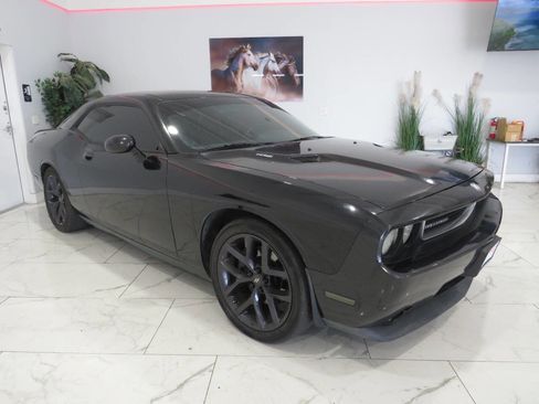 Used 2009 Dodge Challenger R/T RWD image 1