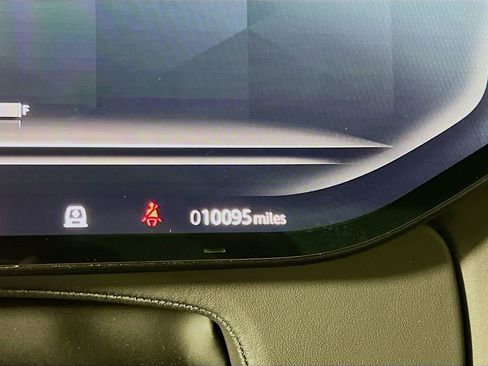 Used 2025 Land Rover Range Rover Sport SE image 12