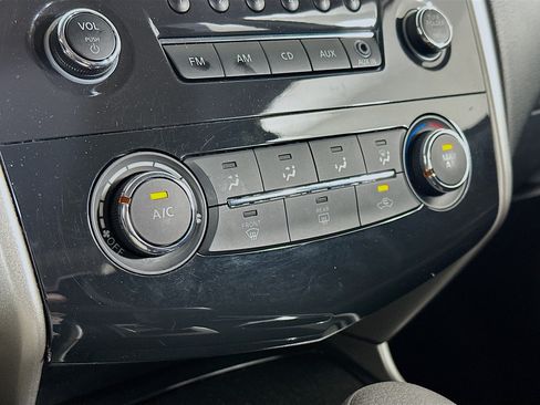 Used 2013 Nissan Altima 2.5 S FWD image 22