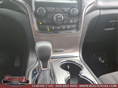 Used 2019 Jeep Grand Cherokee Laredo AWD/4WD image 33