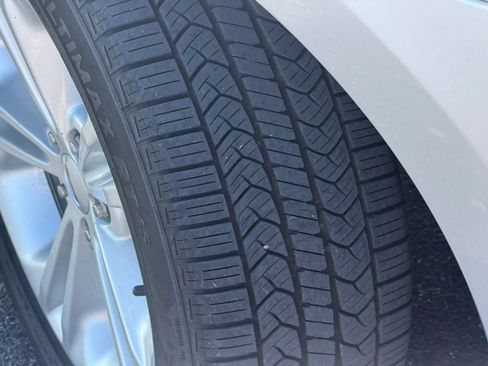 Used 2016 Ford Taurus SEL FWD image 4
