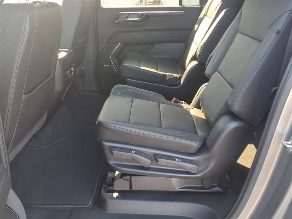 New 2026 Chevrolet Suburban LT w/ Comfort Package RWD image 17