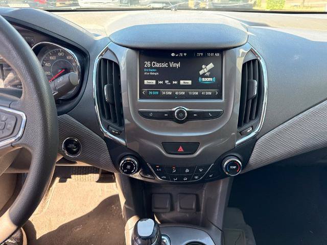 Used 2018 Chevrolet Cruze LT w/ Convenience Package FWD image 9