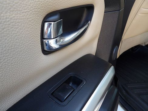 Used 2017 Nissan Titan SL w/ Chrome Package image 29