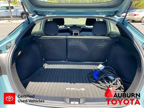 Certified 2022 Toyota Prius L Eco FWD image 12