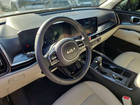 Certified 2025 Kia Sorento S w/ Panoramic Sunroof Package FWD image 23
