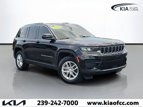 Used 2025 Jeep Grand Cherokee Laredo X RWD image 1