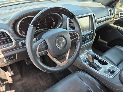 Used 2017 Jeep Grand Cherokee Overland AWD/4WD image 2