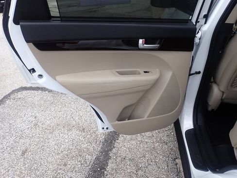 Used 2015 Kia Sorento LX AWD/4WD image 14