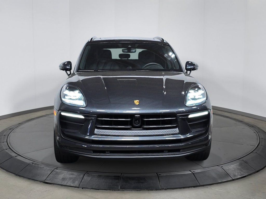 Certified 2026 Porsche Macan AWD/4WD image 10