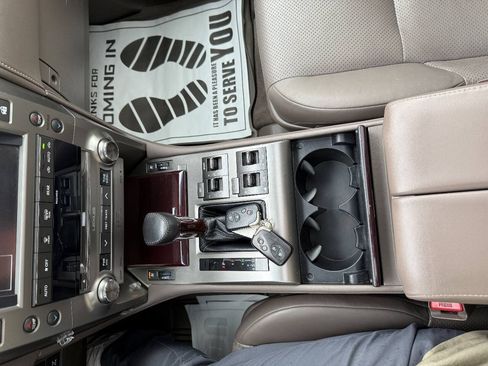 Used 2017 Lexus GX 460 Luxury w/ Preferred Accessory Package AWD/4WD image 23