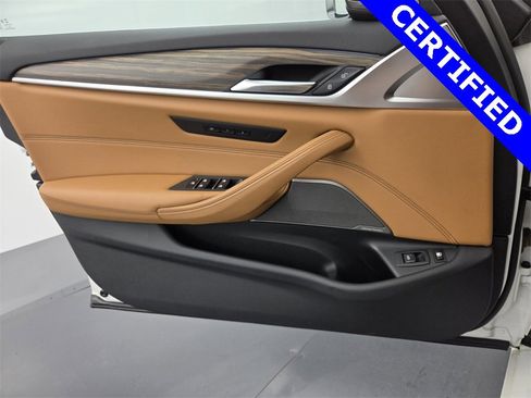 Certified 2023 BMW 530e w/ Premium Package image 34