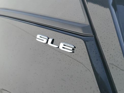 Used 2023 GMC Terrain SLE FWD image 8