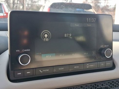 Used 2023 Honda HR-V LX image 17
