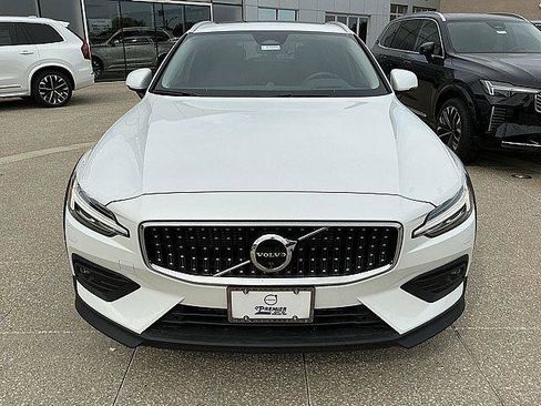 New 2026 Volvo V60 B5 Cross Country Ultra w/ Climate Package AWD/4WD image 12