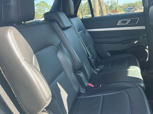 Used 2017 Ford Explorer XLT w/ Equipment Group 202A image 9