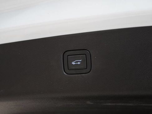 Used 2019 Chevrolet Blazer Premier w/ Sun and Wheels Package FWD image 11