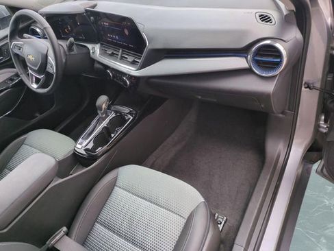 Used 2025 Chevrolet Trax LT w/ LT Convenience Package image 26