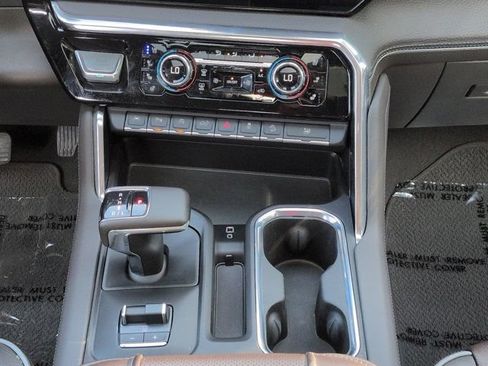 Used 2024 GMC Sierra 1500 Denali AWD/4WD image 18